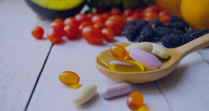 4 مكملات غذائية ضرورية للنساء بعد سن الأربعين: رؤية علمية لتعزيز الصحة الجسدية والنفسية للمرأة